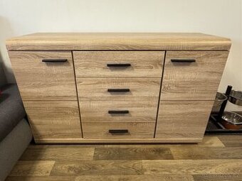 Komoda masivní