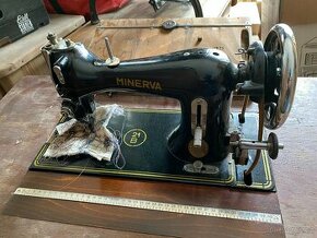 starý šicí stroj Minerva