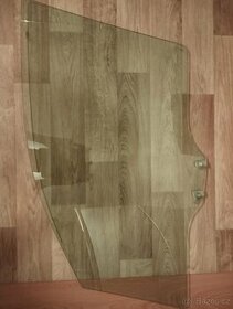 Prodám přední boční skla do dveří na Mazdu Premacy