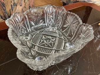 Prodám broušenou mísu na nožičkách