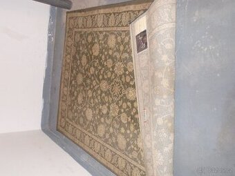 koberec hnědozelený