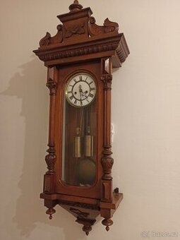 Dvouzavažové starožitné hodiny