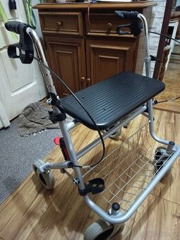 Seniorské chodítko.