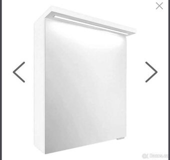 Závěsná zrcadlová skříňka se zásuvkou a LED osvětlením