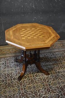 Konferenční stúl se šachovnicí