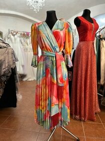 Saténové duhovky s plisovanou sukní 36-38