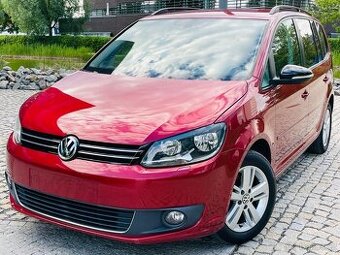 Volkswagen Touran 1.2TSI 7MÍST MANUÁL VÝHŘEV SERVISKA