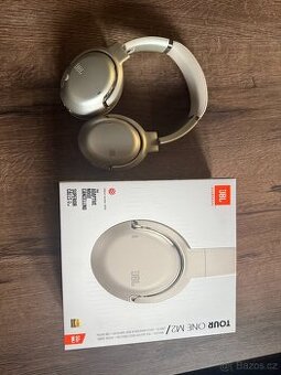 Sluchátka JBL TOUR ONE M2