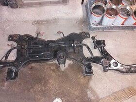 MAZDA 3 1.4 16V r.07 - NÁPRAVNICE A RAMENO