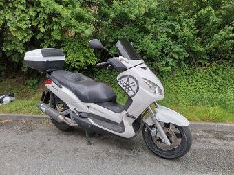 Yamaha X-MAX 250 bílý