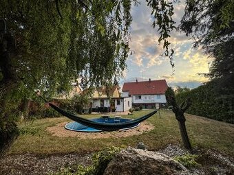 pronájme rodinného domu PRAHA UHRINEVES