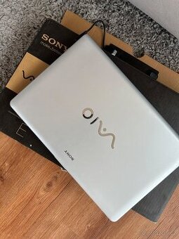 Sony Vaio VPCEB3E1E - 1