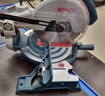 Pokosová pila Bosch GCM 10MX