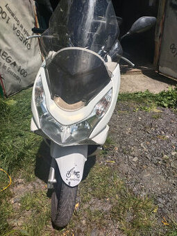 Skútr Honda PCX 125 - 8.6 kW