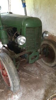 Traktor Škoda 30 s vlekem