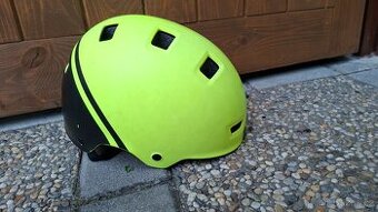 Helma na kolo nebo brusle BTWIN 52-55cm