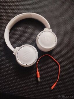 Sluchátka JBL Tune 520BT bílé