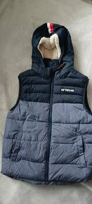 Chlapecká F&F vesta s kožíškem vel. 146/152