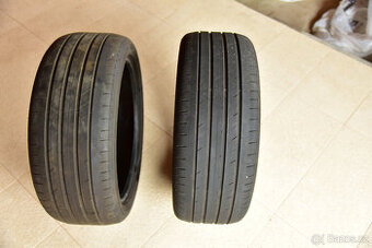 2x pneumatika GoodYear 235/40 R19 96W (1x OK, 1x poškozená)
