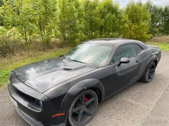 Prodám projekt na dodělání Dodge Challenger 3.5 V6