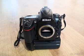 Nikon D700 + BG + příslušenství