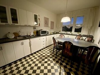 Prostorný dvougenerační byt 4+1 s balkonem a výhledem na Ješ