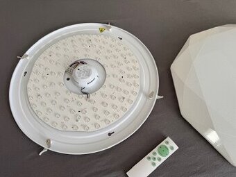 Stropní světlo bílé