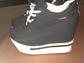 Prodám dívčí/dámské vysoké boty na platformě