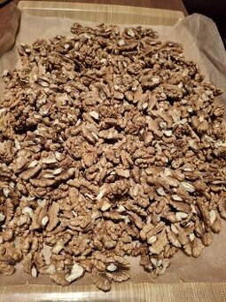 Loupané vlašské ořechy