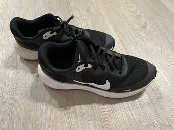 Dětské běžecké boty Nike Revolution 7, vel. 37,5, stav 