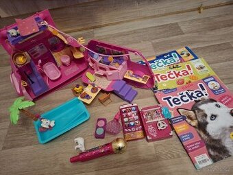 Rozkládací karavan, 30 příslušenství, 4 Barbie věci,časopisy