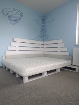 Paletová postel s matrací 200x160cm