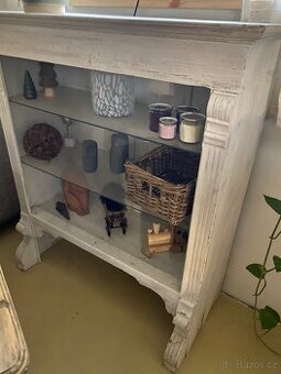 Starožitná vitrína,skřínka,komoda