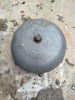 Masivní starý zvonek pravděpodobně železniční