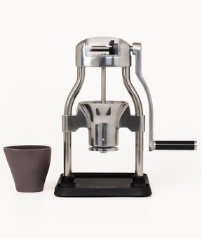 Mlýnek na kávu rok