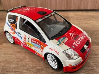 Kovové závodní auto 20cm