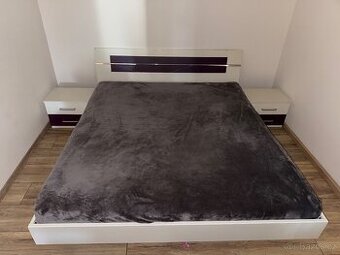 Postel+noční stolky