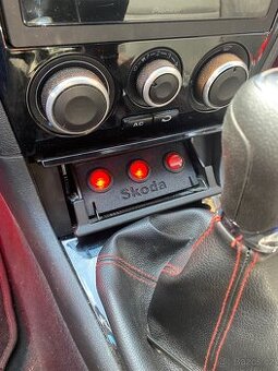 Panel na tlačítka Octavia 1