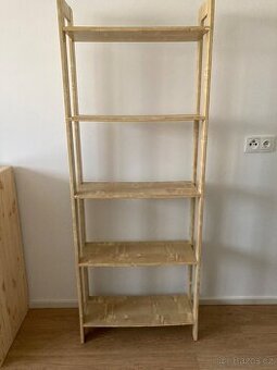 IKEA reagál/ knihovna