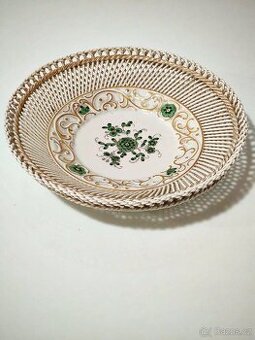 Starý prolamovaný porcelánový talíř