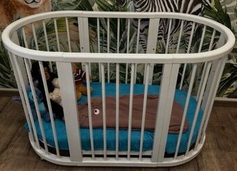 Rostoucí postýlka oválná 7v1 bílá