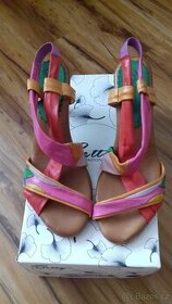 Dámské vícebarevné sandály Betty London POULOI - 1