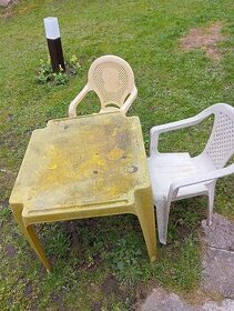Stoleček a židličky