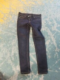 Prodám úplně nové džíny tm.modré, úzké - 1