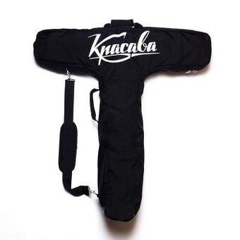 Batoh krasava Black na koloběžku