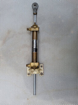 Hydraulický píst řízení kormidla