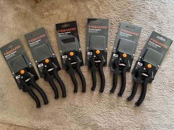Fiskars zahradní nůžky P90