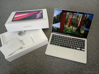 MacBook PRO 13 palců Apple M1 chip 8 GB RAM 256 ssd 120cykl