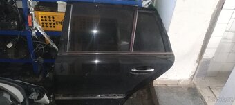 Prodam 4 dvere MB W211 kombi +zadni sedak