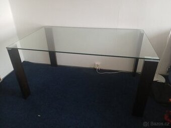 Jídelní a konferenční stůl